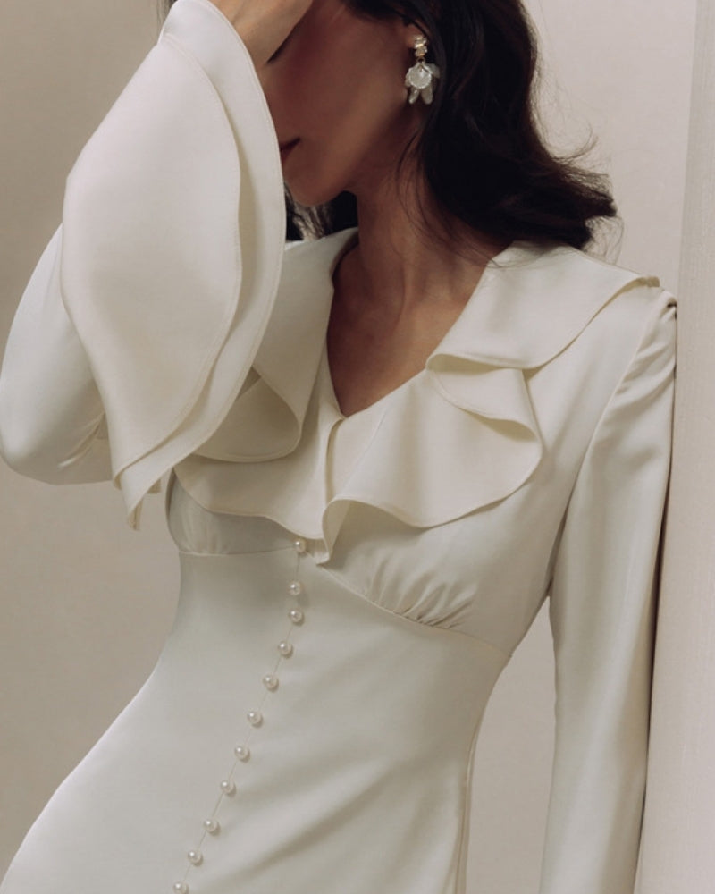 Midikleid mit Rüschen und Perlmuttknöpfen