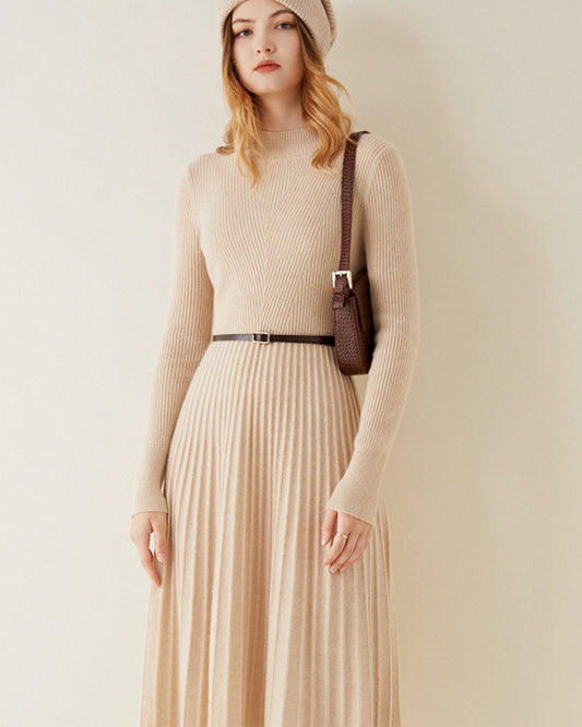 Ausgestelltes Kleid aus reinem Kaschmir